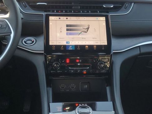 New 2025 Jeep Grand Cherokee Limited image 18