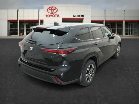New 2026 Toyota Highlander XLE image 19