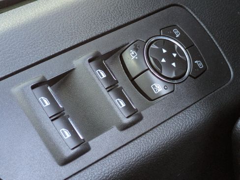 Used 2015 Ford F150 Platinum w/ Equipment Group 701A Luxury image 23