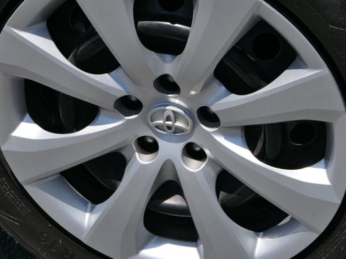 Used 2023 Toyota Corolla LE FWD image 11