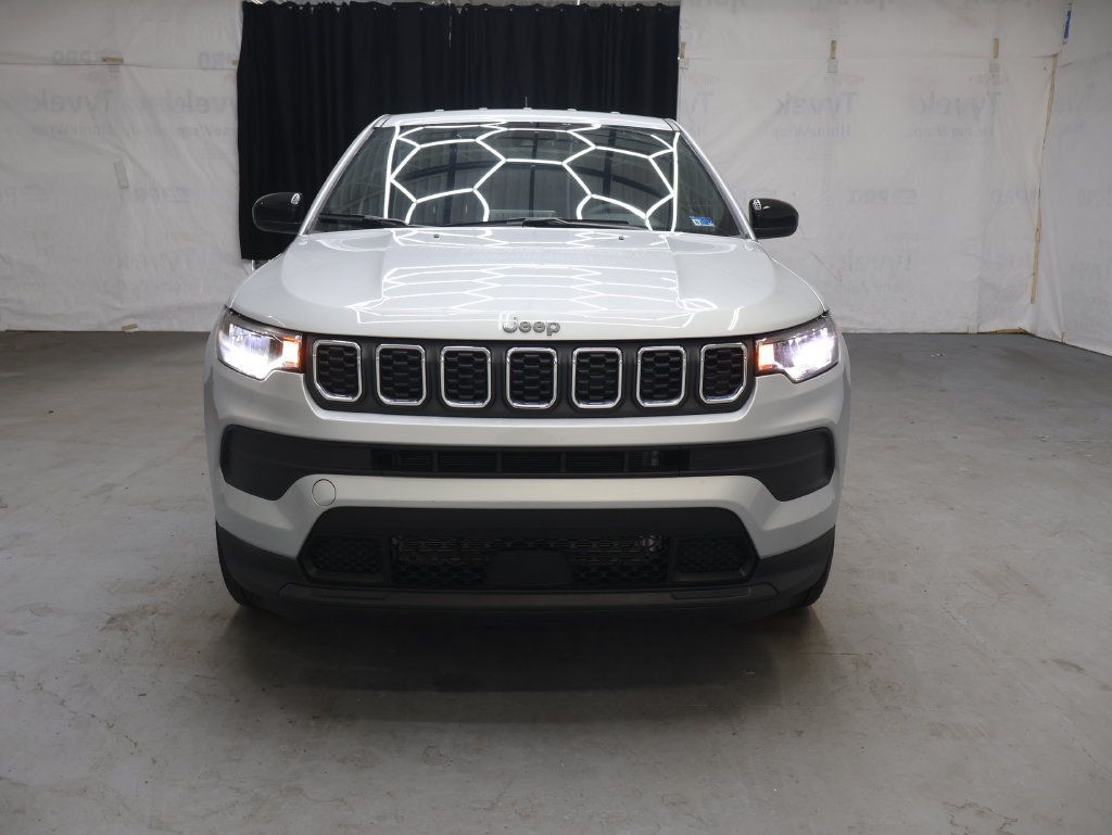 Used 2025 Jeep Compass Sport AWD/4WD image 2