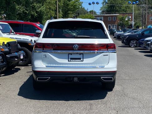 Certified 2024 Volkswagen Atlas SE w/ Panoramic Sunroof Package AWD/4WD image 4