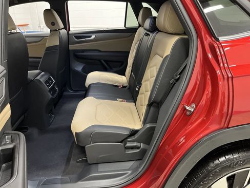 Used 2024 Volkswagen Atlas Cross Sport SE image 28