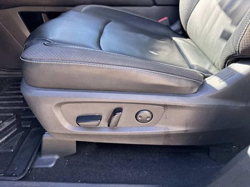 Used 2022 Nissan Pathfinder SL w/ SL Premium Package image 18