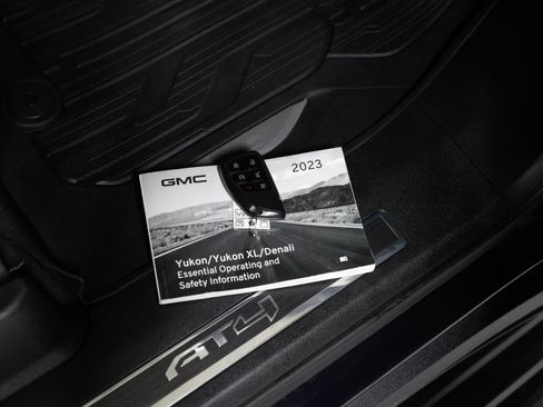 Used 2023 GMC Yukon XL AT4 image 42