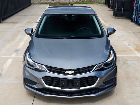 Used 2018 Chevrolet Cruze LT w/ Convenience Package FWD image 19