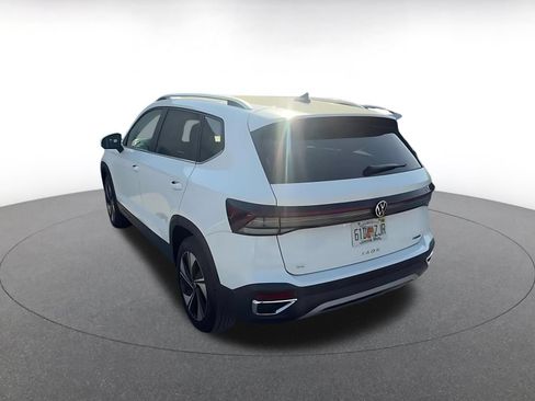 Used 2025 Volkswagen Taos SE AWD/4WD image 11