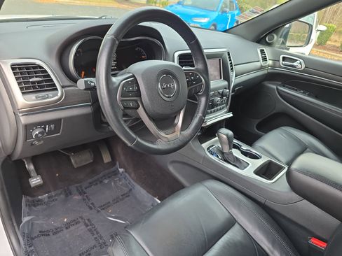 Used 2018 Jeep Grand Cherokee Limited image 16