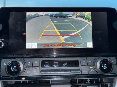 Used 2025 Toyota Grand Highlander AWD image 17