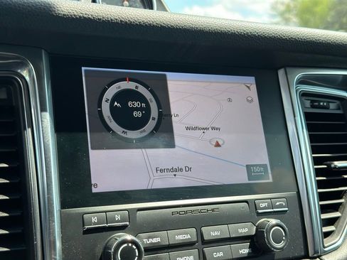 Used 2018 Porsche Macan AWD/4WD image 37