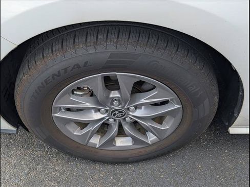 Used 2024 Toyota Sienna LE FWD image 9