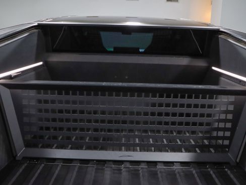 Used 2024 Tesla Cybertruck AWD Crew Cab image 26