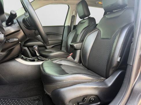 Used 2018 Jeep Compass Latitude w/ Popular Equipment Group AWD/4WD image 15