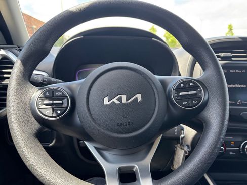 Used 2025 Kia Soul LX w/ LX Technology Package FWD image 25