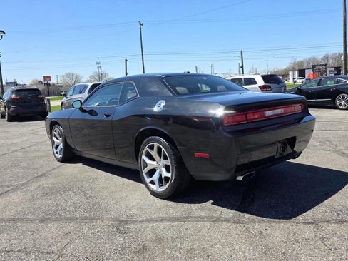 Used 2011 Dodge Challenger RWD image 5