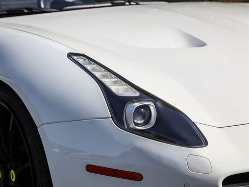 Used 2015 Ferrari California T RWD image 9
