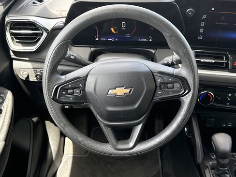 Used 2025 Chevrolet TrailBlazer LT AWD/4WD image 26