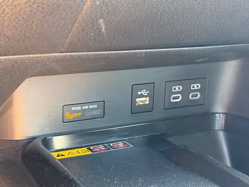 Used 2025 Toyota Camry SE FWD image 9