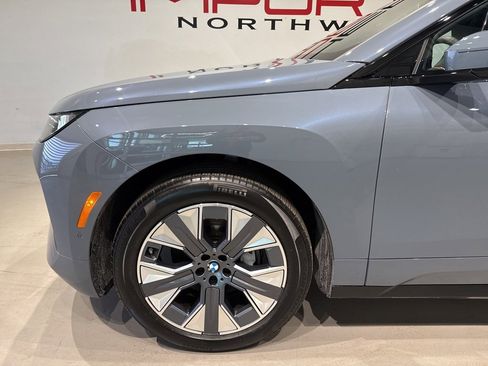 Used 2026 BMW iX xDrive60 w/ Premium Package image 7