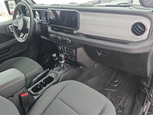 Used 2024 Jeep Wrangler Sahara image 30