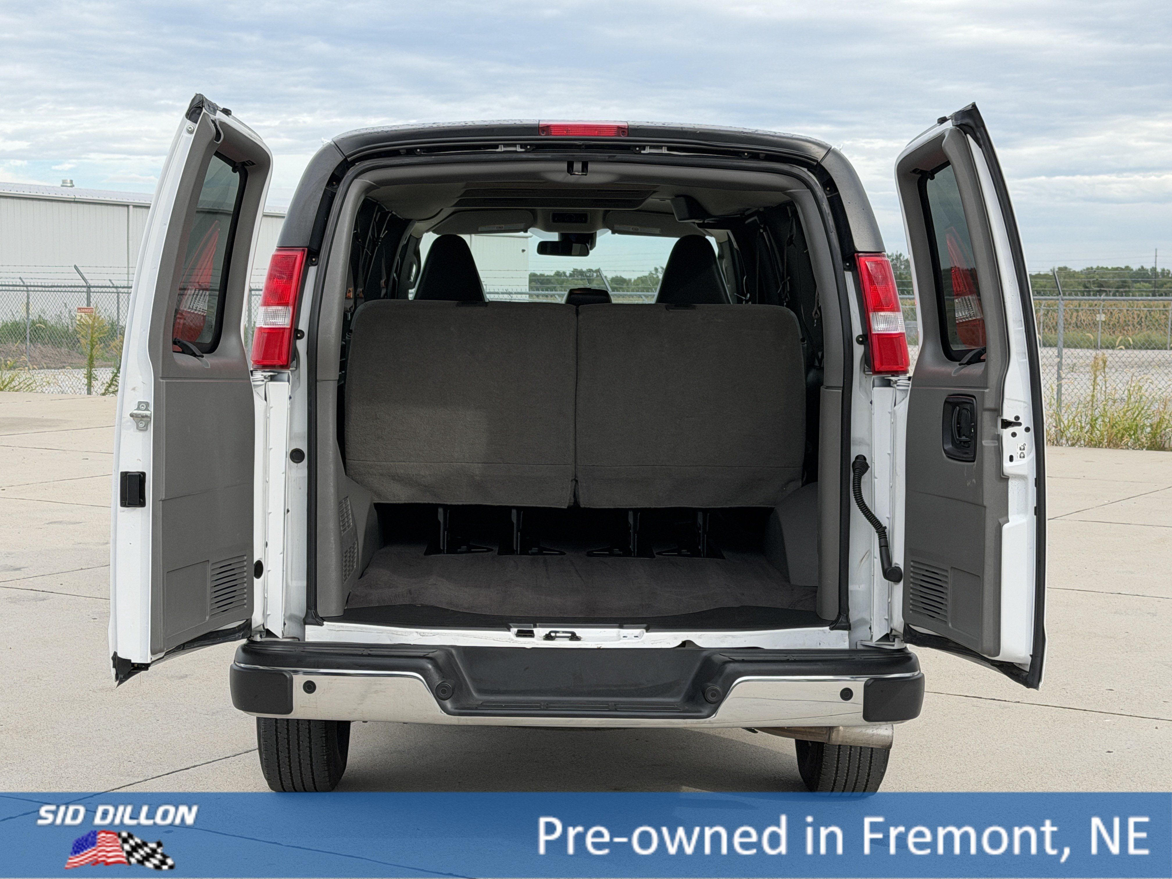 Certified 2024 Chevrolet Express 3500 LT w/ LT Preferred Equipment Group RWD image 5