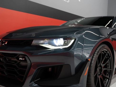 Used 2019 Chevrolet Camaro ZL1 RWD image 21