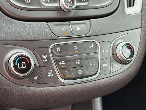 Used 2024 Chevrolet Malibu LT FWD image 19