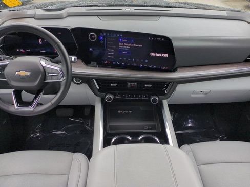 Used 2025 Chevrolet Suburban Premier AWD/4WD image 14