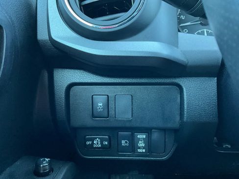 Used 2020 Toyota Tacoma TRD Sport image 22