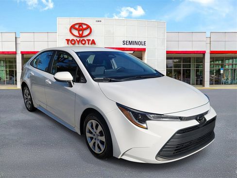 Used 2024 Toyota Corolla LE image 2