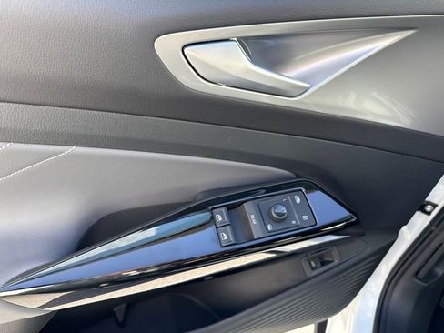 New 2025 Volkswagen ID.4 Pro S image 9