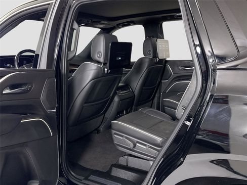 Used 2023 Cadillac Escalade Premium Luxury AWD/4WD image 27