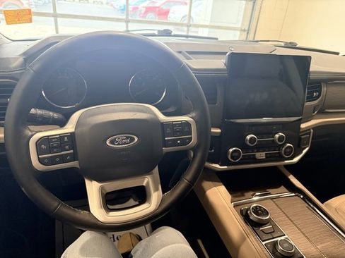Used 2024 Ford Expedition Limited image 23