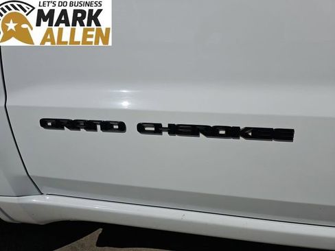 Used 2018 Jeep Grand Cherokee Altitude image 31