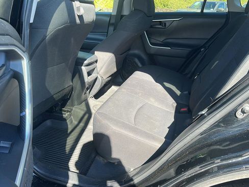 Used 2020 Toyota RAV4 LE AWD/4WD image 13