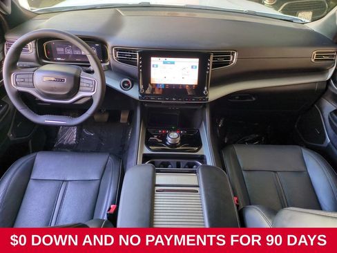Used 2025 Jeep Wagoneer L Series II AWD/4WD image 26