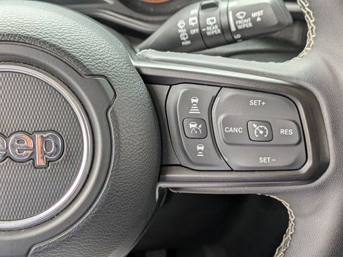 Used 2025 Jeep Wrangler Unlimited Rubicon w/ Convenience Group AWD/4WD image 21