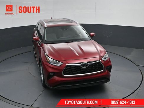Used 2023 Toyota Highlander Limited AWD/4WD image 55