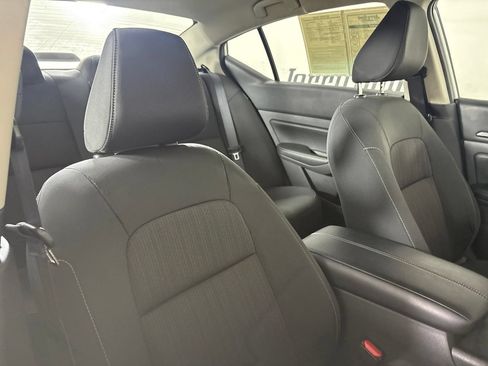 Used 2025 Nissan Altima 2.5 SV FWD image 30