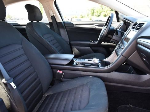 Used 2018 Ford Fusion SE w/ Fusion SE Technology Package FWD image 22