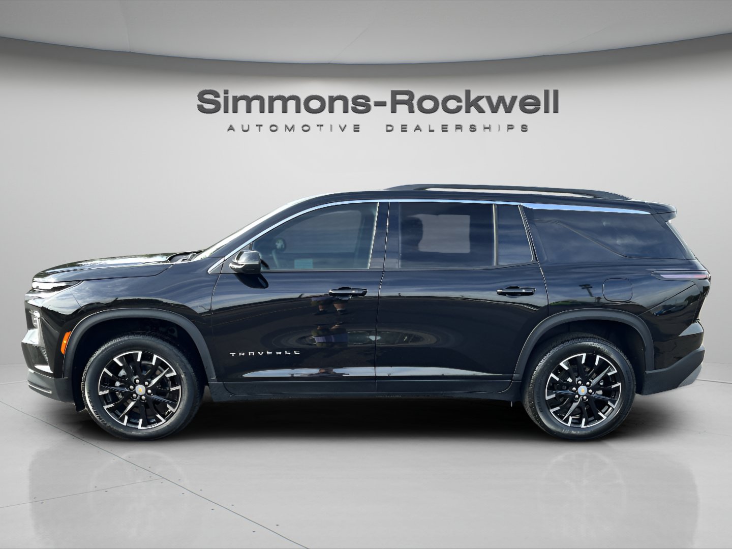 Used 2025 Chevrolet Traverse LT w/ Sun and Wheel Package AWD/4WD image 2