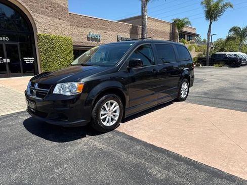 Used 2016 Dodge Grand Caravan SXT FWD image 2