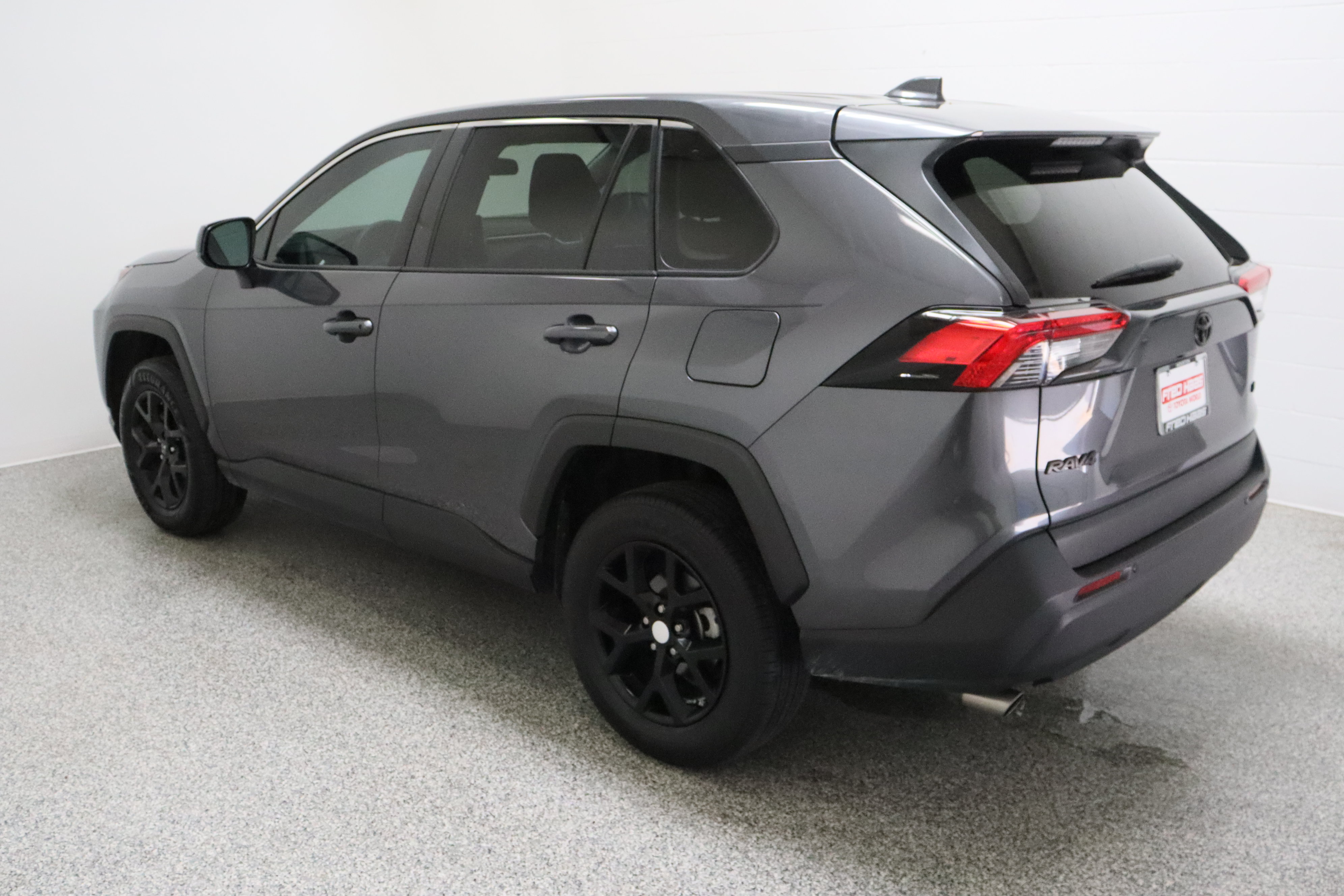 Used 2024 Toyota RAV4 LE FWD image 9