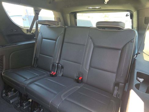 Used 2023 GMC Yukon XL SLT image 27