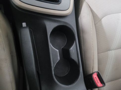 Used 2019 Hyundai Elantra SE image 26