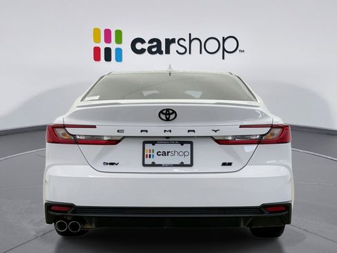 Used 2025 Toyota Camry SE image 4