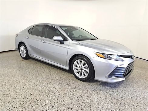 Used 2023 Toyota Camry LE image 4