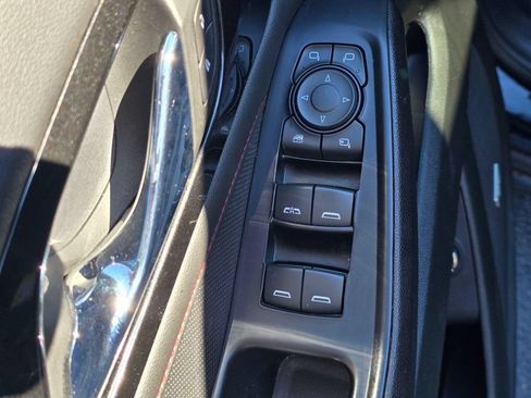 Used 2023 Chevrolet Traverse RS AWD/4WD image 16