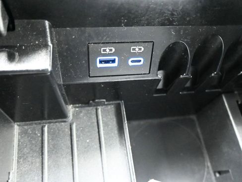 Used 2024 Toyota Tundra Limited AWD/4WD image 18