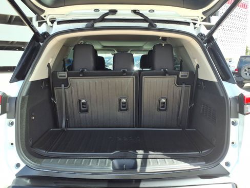 Used 2026 Nissan Pathfinder SV w/ SV Premium Package FWD image 23
